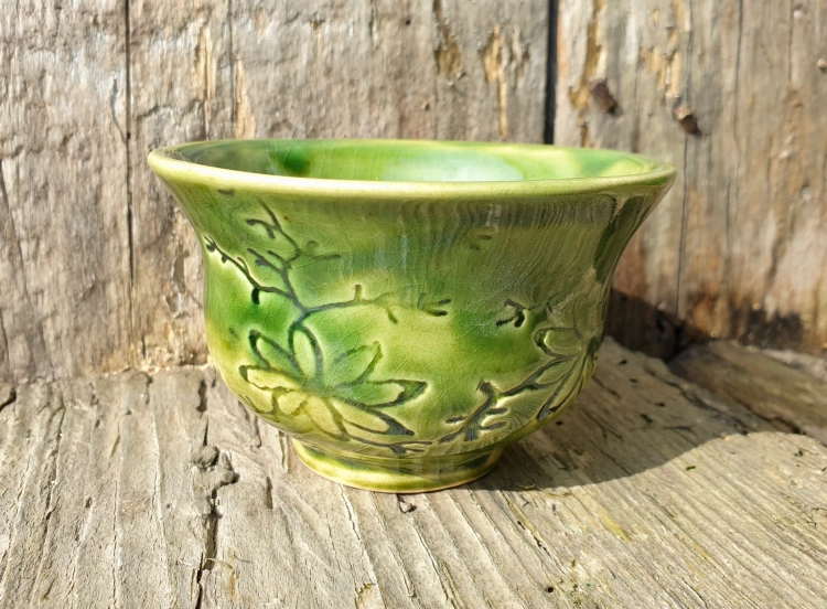 czarka-kwitnaca-natura-rekodzielo-230ml-zielen-ceramika-artystyczna-handmade.jpg