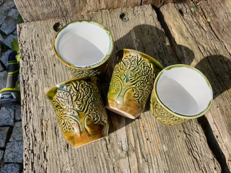 czarka-magia-jesieni-rekodzielo-180ml-zielen-ceramika-artystyczna-handmade-2.jpg