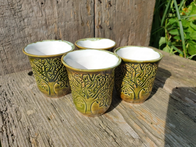 czarka-magia-jesieni-rekodzielo-180ml-zielen-ceramika-artystyczna-handmade-3.jpg