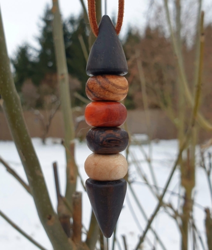 zawieszka-naszyjnik-drewniany-relaks-drewno-heban-zebrano-padouk-wenge-klon-kanadyjski-rekodzielo-drewniana-bizuteria-handmade.jpg