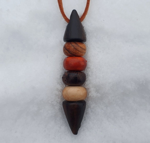 zawieszka-naszyjnik-drewniany-relaks-drewno-heban-zebrano-padouk-wenge-klon-kanadyjski-rekodzielo-drewniana-bizuteria-handmade-2.jpg