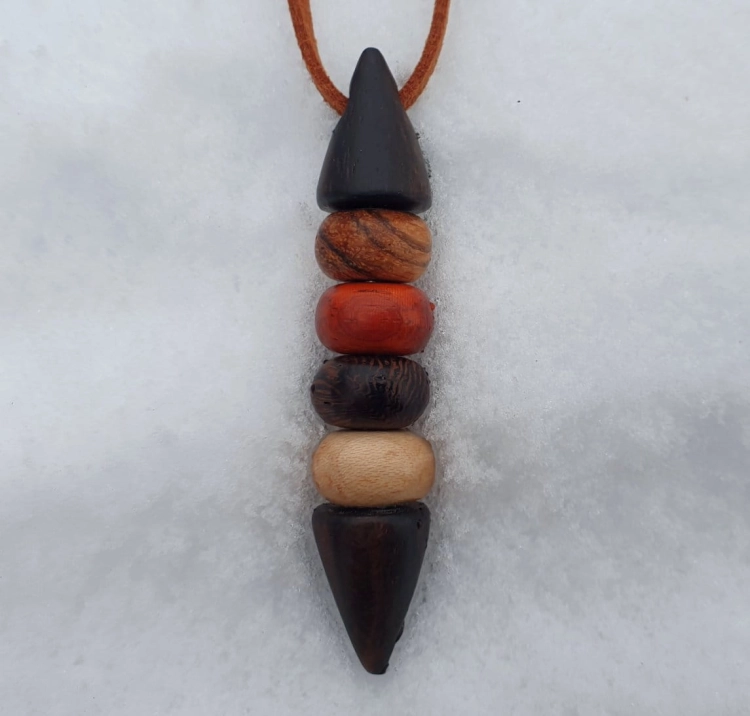 zawieszka-naszyjnik-drewniany-relaks-drewno-heban-zebrano-padouk-wenge-klon-kanadyjski-rekodzielo-drewniana-bizuteria-handmade-2.jpg