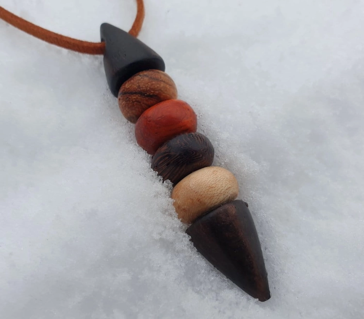 zawieszka-naszyjnik-drewniany-relaks-drewno-heban-zebrano-padouk-wenge-klon-kanadyjski-rekodzielo-drewniana-bizuteria-handmade-3.jpg