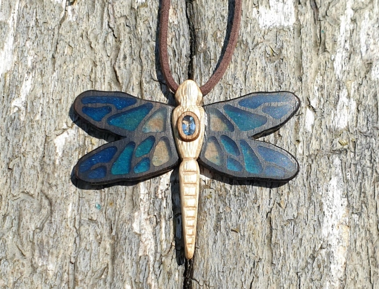 zawieszka-naszyjnik-piekno-wazek-akwamaryn-drewno-heban-dab-orzech-zywica-epoksydowa-rekodzielo-drewniana-bizuteria-handmade-3.jpg
