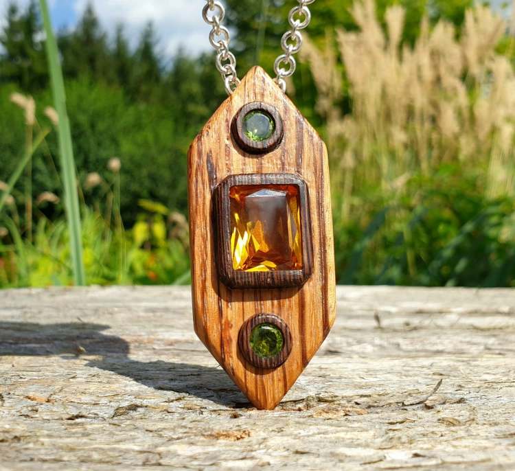 zawieszka-naszyjnik-krolewski-klejnot-cytryn-peridot-drewno-zebrano-heban-srebro-925-rekodzielo-drewniana-bizuteria-handmade-2.jpg
