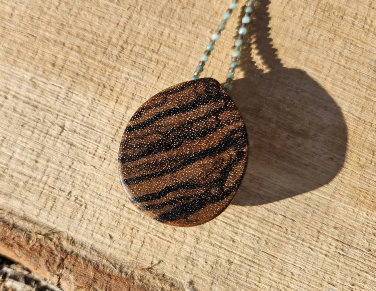 zawieszka-naszyjnik-antyczny-szmaragd-kwarc-dymny-drewno-zebrano-srebro-925-rekodzielo-drewniana-bizuteria-handmade-5.jpg