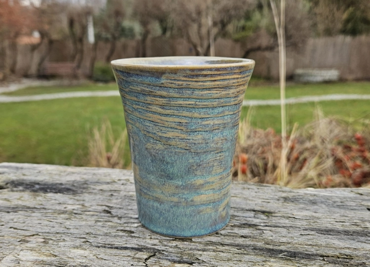 kubek-basniowe-drewno-rekodzielo-300ml-blekit-bez-fiolet-ceramika-artystyczna-handmade.jpg
