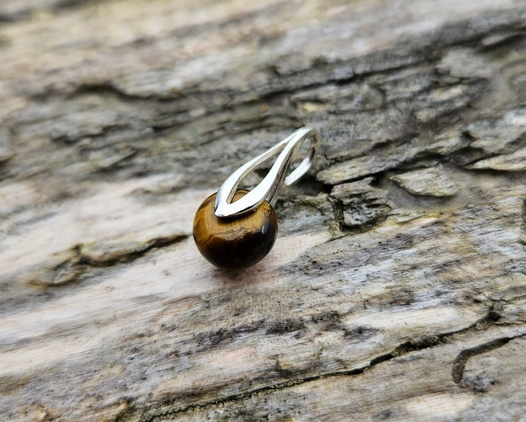 zawieszka-naturalna-delikatnosc-tygrysie-oko-srebro-rekodzielo-bizuteria-kamienie-naturalne-handmade-3.jpg