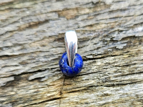 zawieszka-naturalna-delikatnosc-lapis-lazuli-srebro-925-rekodzielo-bizuteria-kamienie-naturalne-handmade.jpg