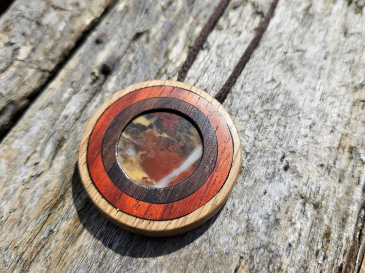zawieszka-naszyjnik-agatowy-krajobraz-agat-drewno-mahon-padouk-dab-rekodzielo-bizuteria-drewniana-handmade-3.jpg