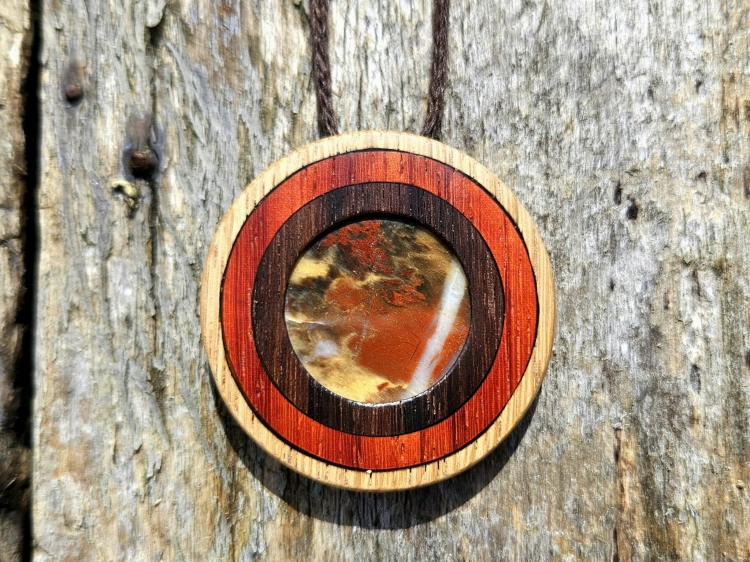 zawieszka-naszyjnik-agatowy-krajobraz-agat-drewno-mahon-padouk-dab-rekodzielo-bizuteria-drewniana-handmade-4.jpg