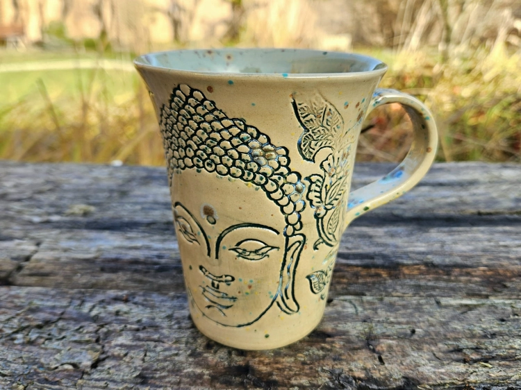 kubek-budda-w-bajkowym-ogrodzie-rekodzielo-400ml-blekit-bez-braz-ceramika-artystyczna-handmade.jpg