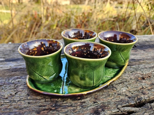 czarki-z-podstawka-glebia-paproci-rekodzielo-140ml-zielen-braz-ceramika-artystyczna-handmade.jpg
