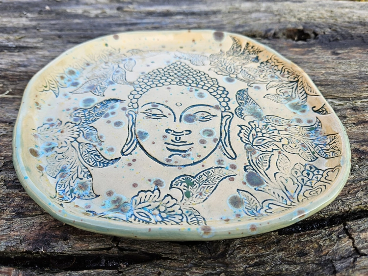 talerz-budda-w-bajkowym-ogrodzie-rekodzielo-bez-blekit-braz-ceramika-artystyczna-handmade-2.jpg