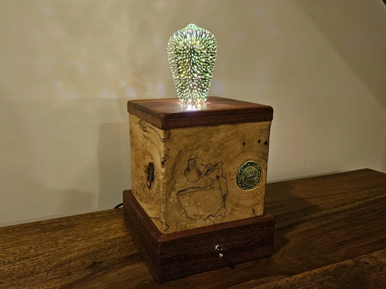 lampa-lesny-swietlik-drewno-camaro-wierzba-rekodzielo-drewniana-lampa-handmade-2.jpg