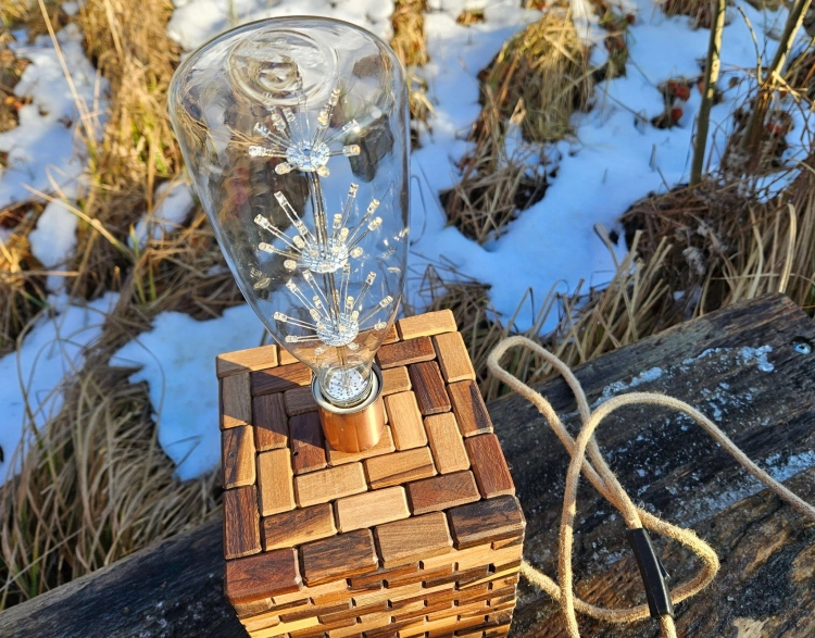 lampa-czarodziejska-wieza-drewno-orzech-rio-rekodzielo-drewniana-lampa-handmade-8.jpg