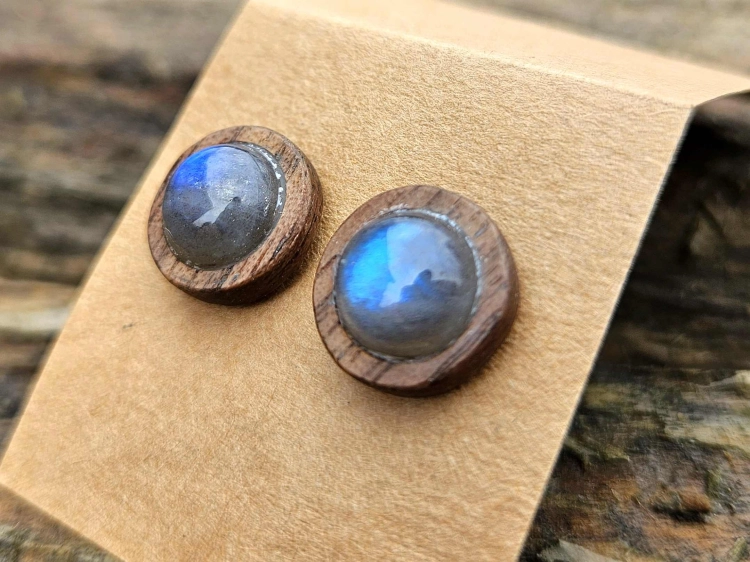 kolczyki-magiczne-krople-labradoryt-drewno-orzech-srebro-rekodzielo-bizuteria-handmade-4.jpg