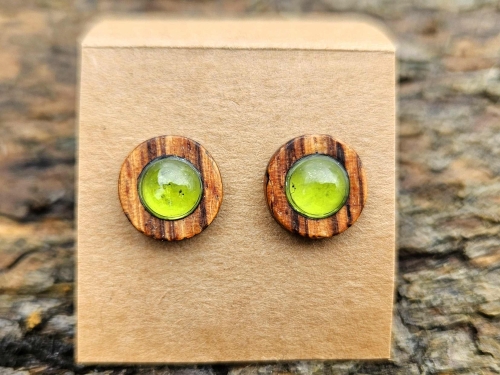 kolczyki-leśne-krople-peridot-drewno-zebrano-srebro-rekodzielo-bizuteria-handmade.jpg