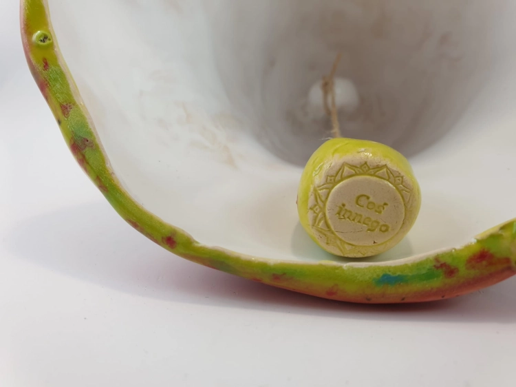 radosny-dzwonek-rekodzielo-teczowy-ceramiczny-dzwonek-artystyczny-handmade-5.jpg