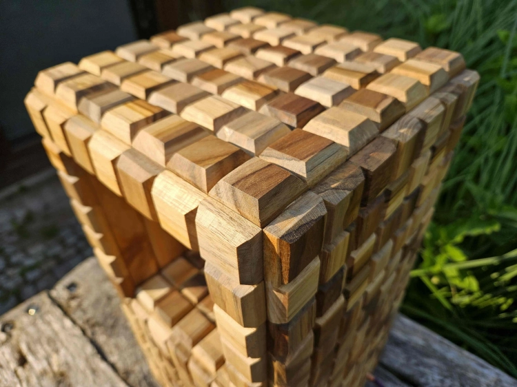 lampa-geometryczna-jaskinia-drewno-teak-rekodzielo-drewniana-lampa-handmade-9.jpg
