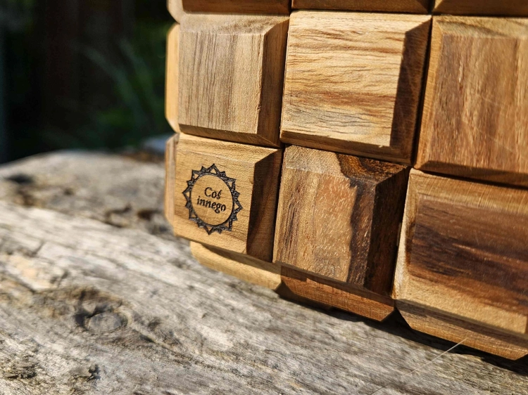 lampa-geometryczna-jaskinia-drewno-teak-rekodzielo-drewniana-lampa-handmade-13.jpg