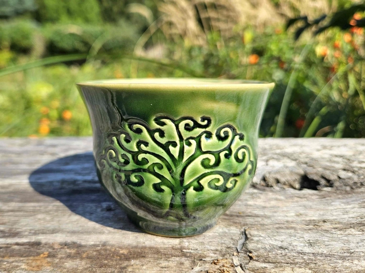 czarka-ceramiczna-matcha-soczysta-natura-rekodzielo-zielona.jpg