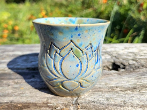 czarka-ceramiczna-niebianski-lotos-rekodzielo-niebieski.jpg