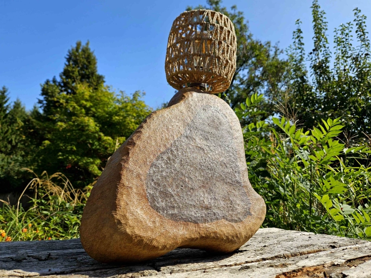 lampa-drewniana-surowe-piekno-drewno-orzech-rekodzielo-2.jpg
