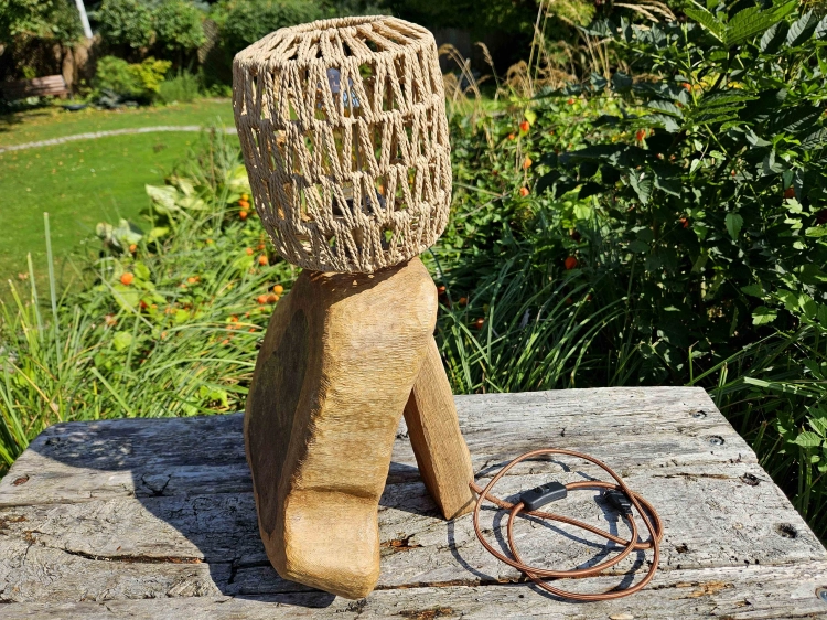 lampa-drewniana-surowe-piekno-drewno-orzech-rekodzielo-3.jpg
