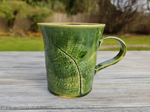 kubek-ceramiczny-glebia-paproci-rekodzielo-zielen.jpg