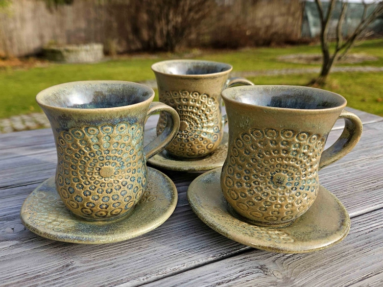 filizanka-ceramiczna-basniowa-slodycz-rekodzielo-bez-blekit-fiolet-3.jpg
