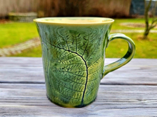 kubek-ceramiczny-lesna-paproc-rekodzielo-zielen.jpg