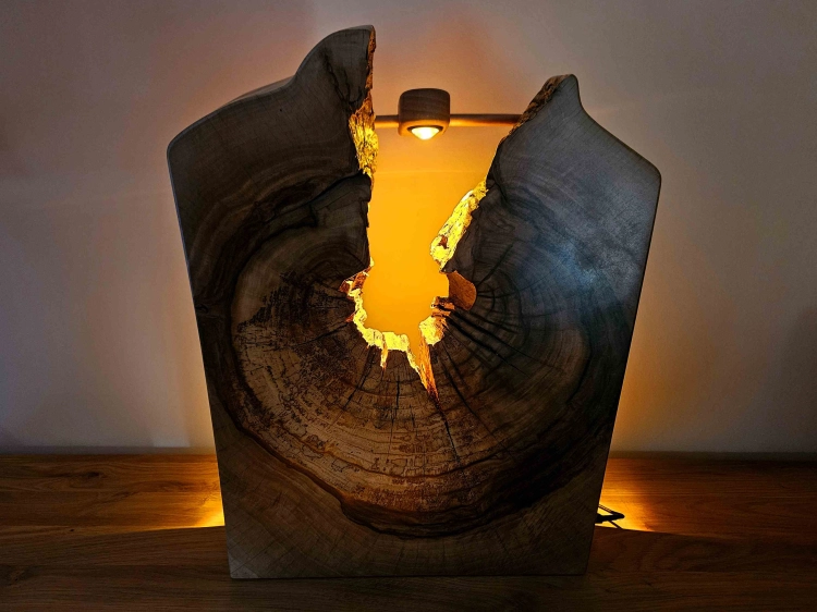 lampa-drewniana-smocza-jama-drewno-orzech-rekodzielo-2.jpg
