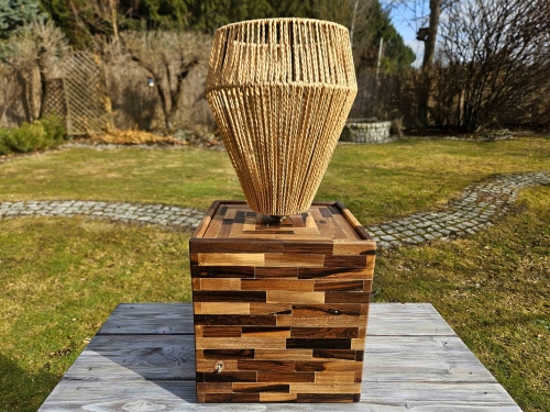 lampa-drewniana-basniowa-wieza-drewno-orzech-rio-rekodzielo-2.jpg