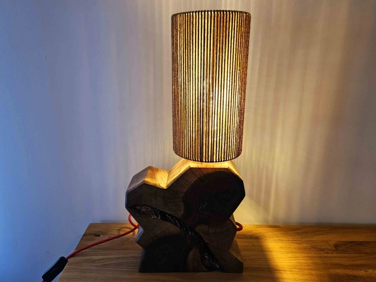 lampa-drewniana-jaskinia-skarbow-drewno-orzech-miedz-rekodzielo-10.jpg