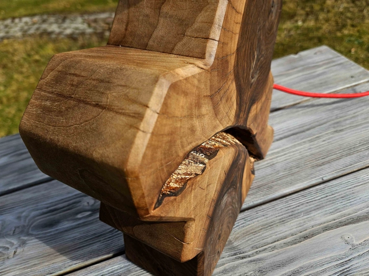 lampa-drewniana-jaskinia-skarbow-drewno-orzech-miedz-rekodzielo-4.jpg