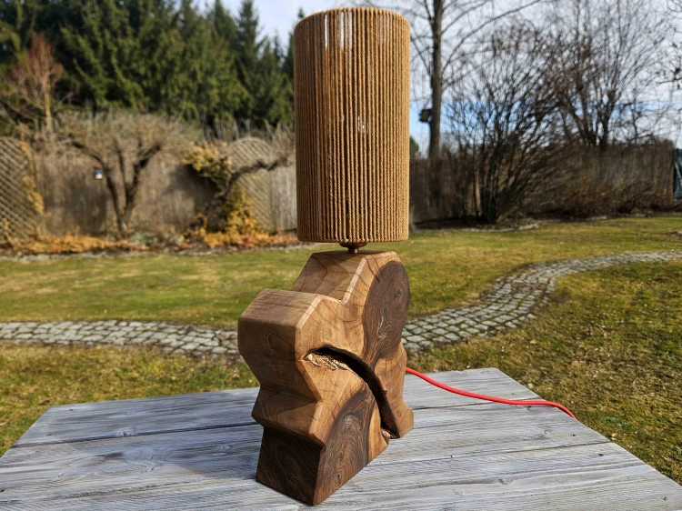 lampa-drewniana-jaskinia-skarbow-drewno-orzech-miedz-rekodzielo-5.jpg