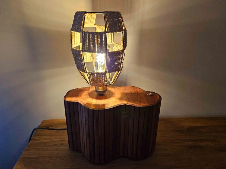 lampa-drewniana-finezja-drewno-sapeli-rekodzielo-7.jpg