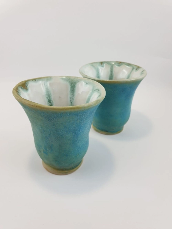 czarka-turkusowe-refleksje-rekodzielo-150ml-turkus-ceramiczna-czarka-artystyczna-handmade-2.jpg