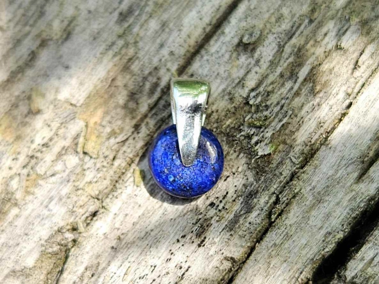 zawieszka-naturalna-delikatnosc-lapis-lazuli-srebro-925-rekodzielo-bizuteria-kamienie-naturalne-handmade.jpg