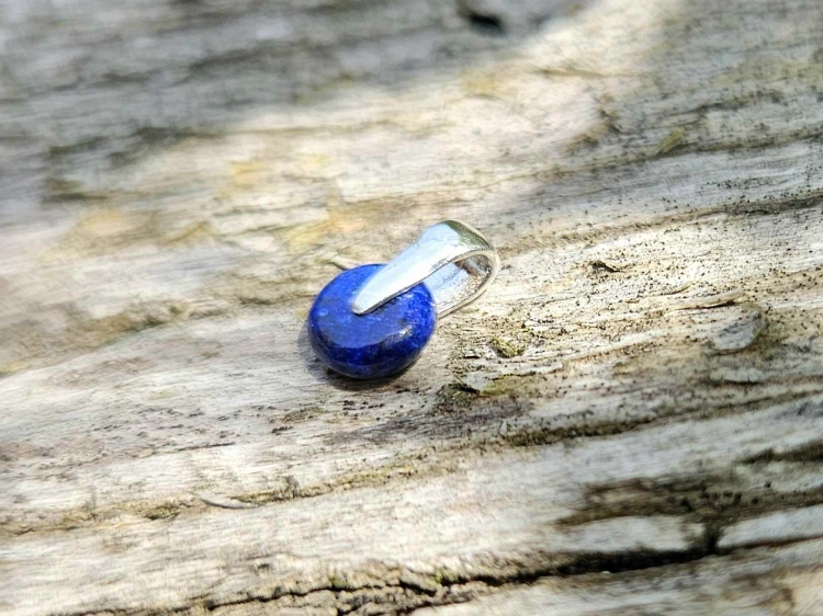 zawieszka-naturalna-delikatnosc-lapis-lazuli-srebro-925-rekodzielo-bizuteria-kamienie-naturalne-handmade-3.jpg