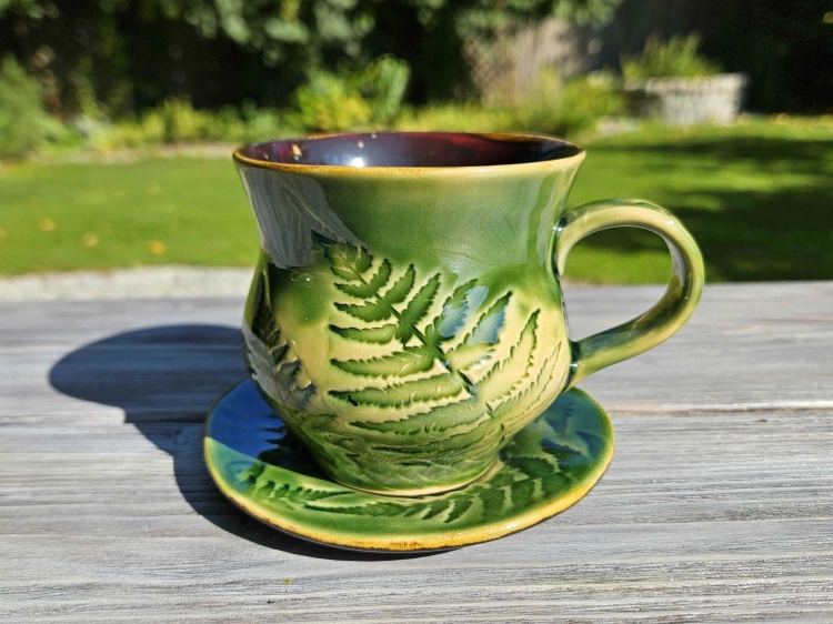 filizanka-ceramiczna-magia-paproci-rekodzielo-zielen.jpg