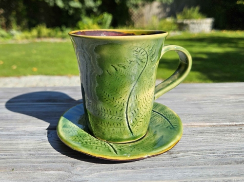 filizanka-ceramiczna-cisza-lasu-rekodzielo-zielen.jpg