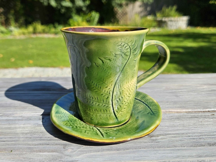 filizanka-ceramiczna-cisza-lasu-rekodzielo-zielen.jpg
