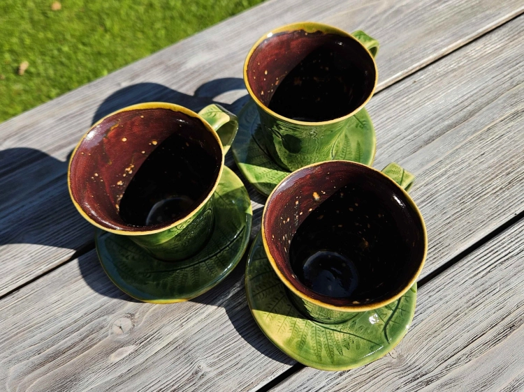filizanka-ceramiczna-cisza-lasu-rekodzielo-zielen-2.jpg