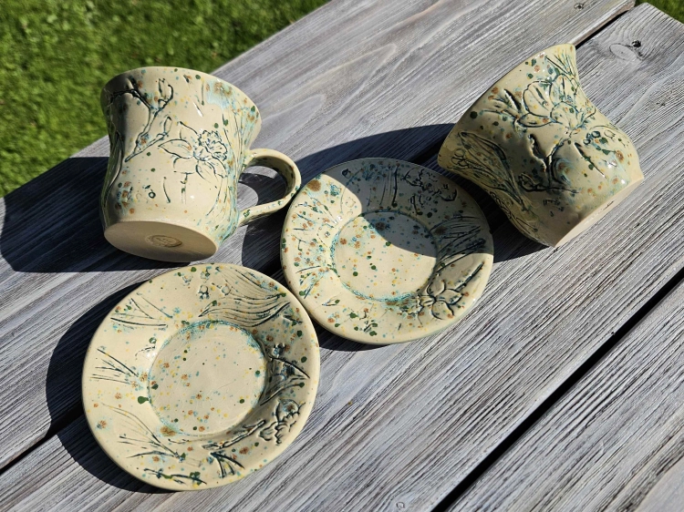 filizanka-ceramiczna-bajkowa-natura-rekodzielo-blekit-bez-braz-3.jpg