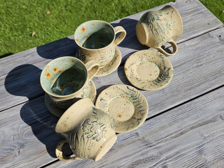 filizanka-ceramiczna-bajkowa-paproc-rekodzielo-blekit-bez-braz-3.jpg