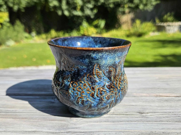 czarka-ceramiczna-nocny-ogrod-rekodzielo-granat-blekit.jpg