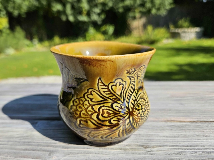 czarka-ceramiczna-jesienny-ogrod-rekodzielo-zielen.jpg