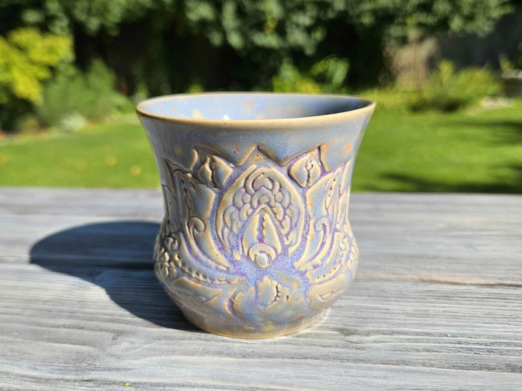 czarka-ceramiczna-lawendowy-lotos-rekodzielo-fiolet.jpg